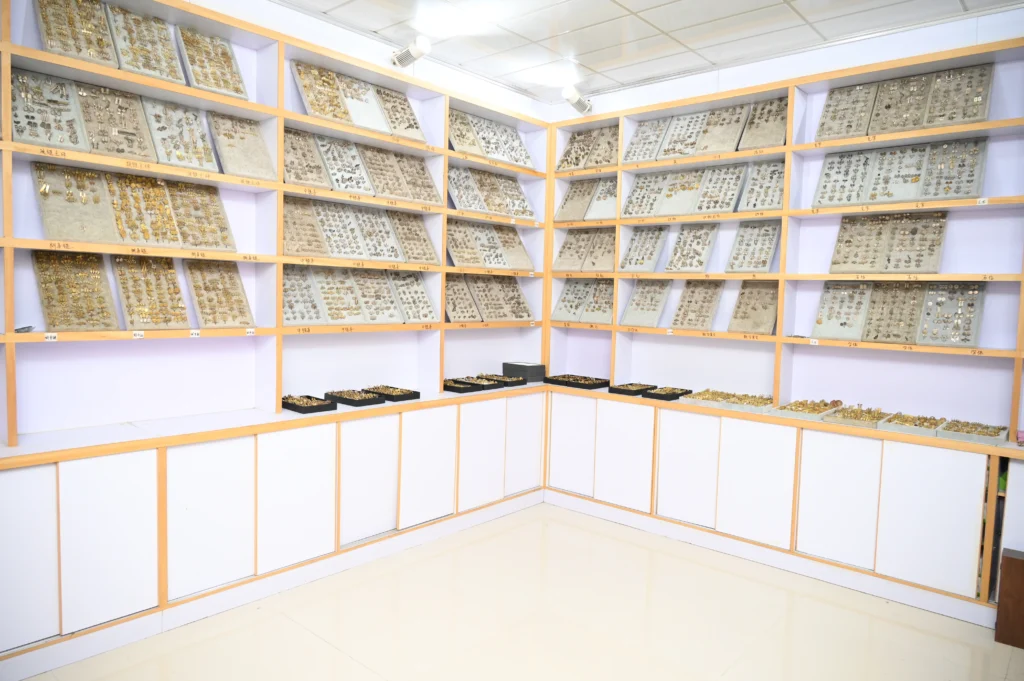 over 1000+ ready-to-ship jewelry design