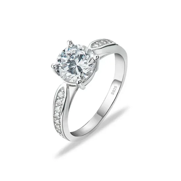 round diamond engagement ring