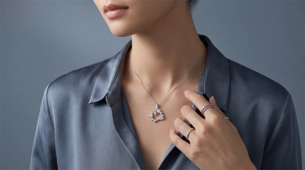 Fabricante de collares y colgantes de plata